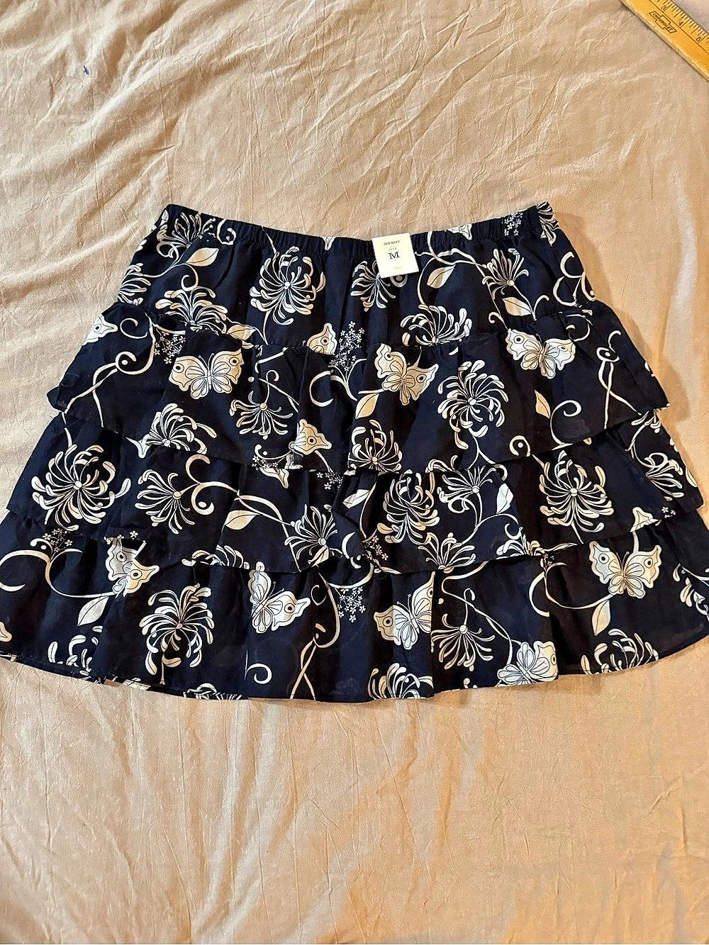 NWT Old Navy Floral Ruffle Tiered Mini Skirt in Black & White Size Medium